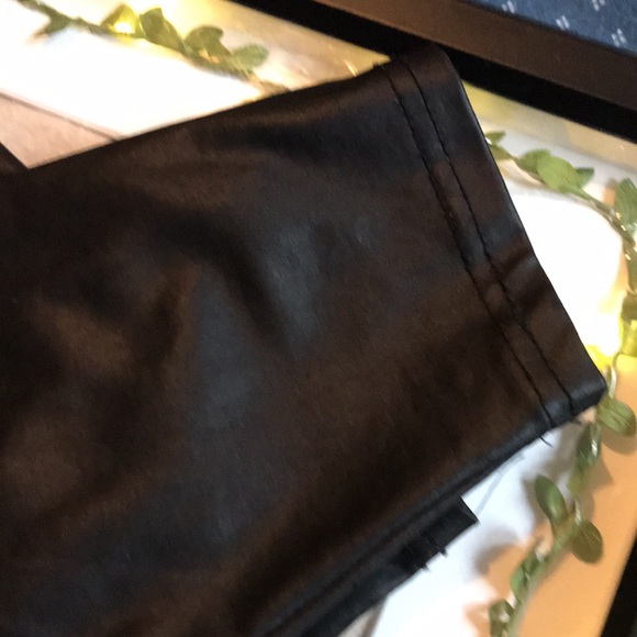 Fuaux leather leggings for women - Picture 2 of 4